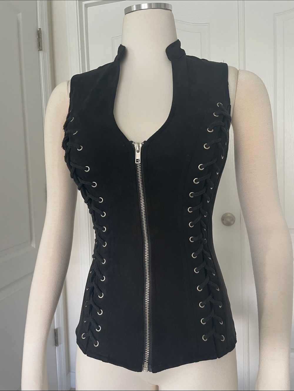 Lydia Black Lace-Up Front Zip Women's Vest Small - Picture 10 of 10